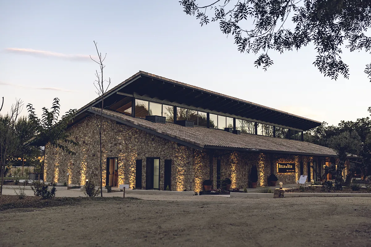 Estación de producto local en una boda en Huellas del Tiétar, Valle del Tiétar