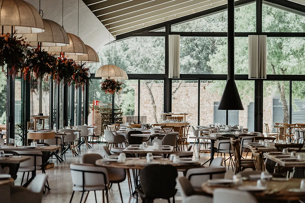 interior-restaurante-huellas-del-tietar