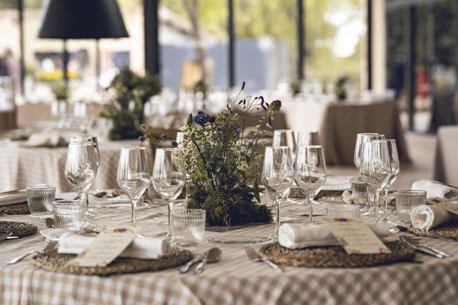 Mesa banquete boda mantel vichy Finca Huellas del Tiétar